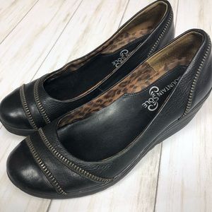 Mountain Sole Skimmer Black Leather Wedge Heels Slip on Shoes Size 6